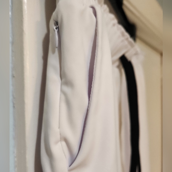 Women's White Lightweight Jogger, Size L - Picture 4 of 12